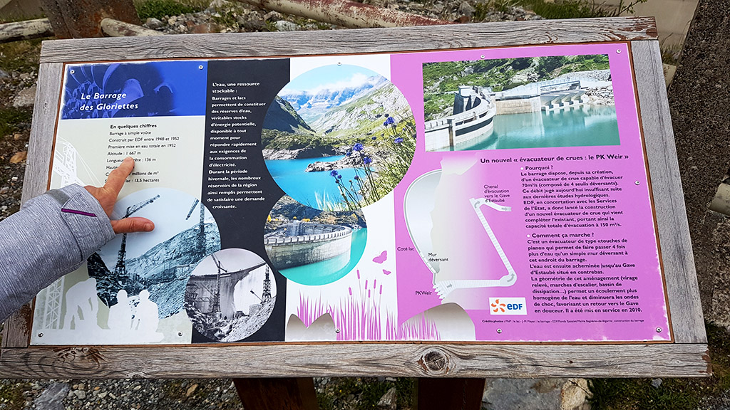 Panneau de présentation du barrage des Gloriettes